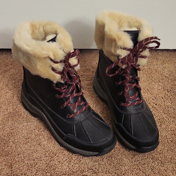 Clarks Shoes - Women's Clarks Mazlyn Arctic Boots